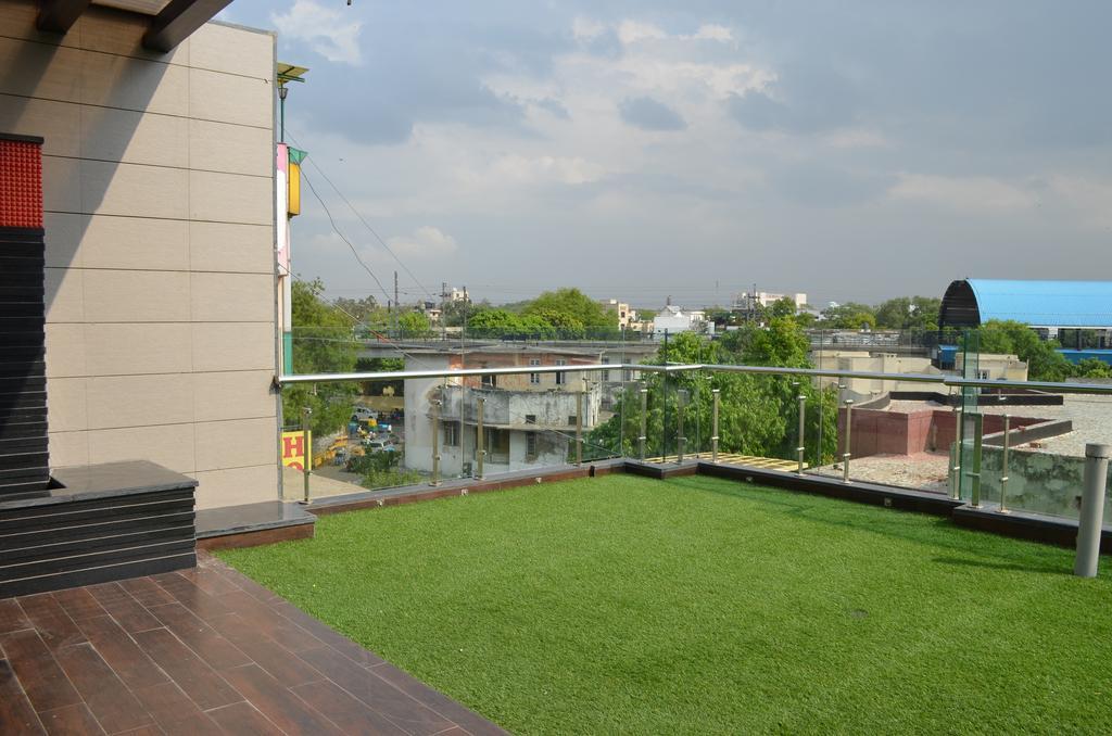 Hotel Metro View Делхи Екстериор снимка