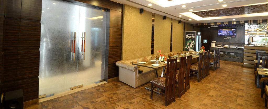 Hotel Metro View Делхи Екстериор снимка