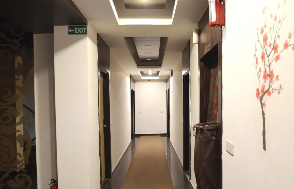 Hotel Metro View Делхи Екстериор снимка