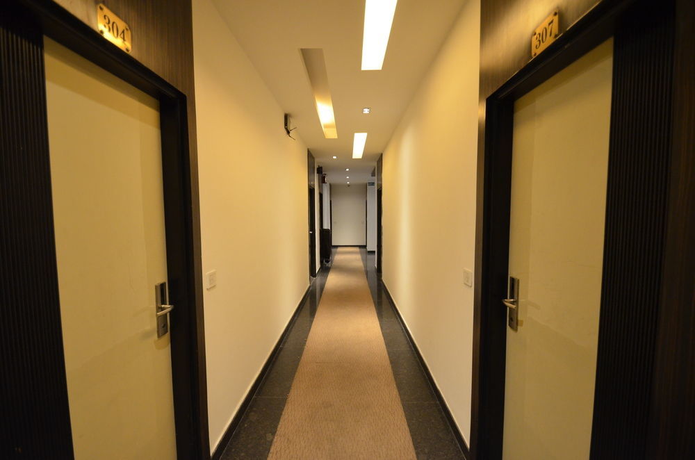 Hotel Metro View Делхи Екстериор снимка