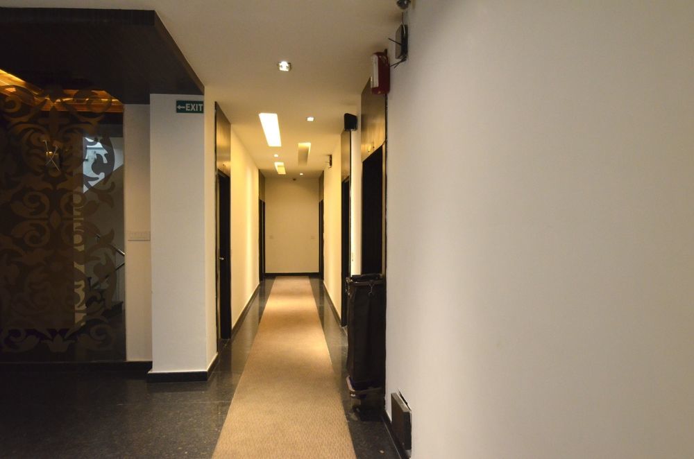 Hotel Metro View Делхи Екстериор снимка