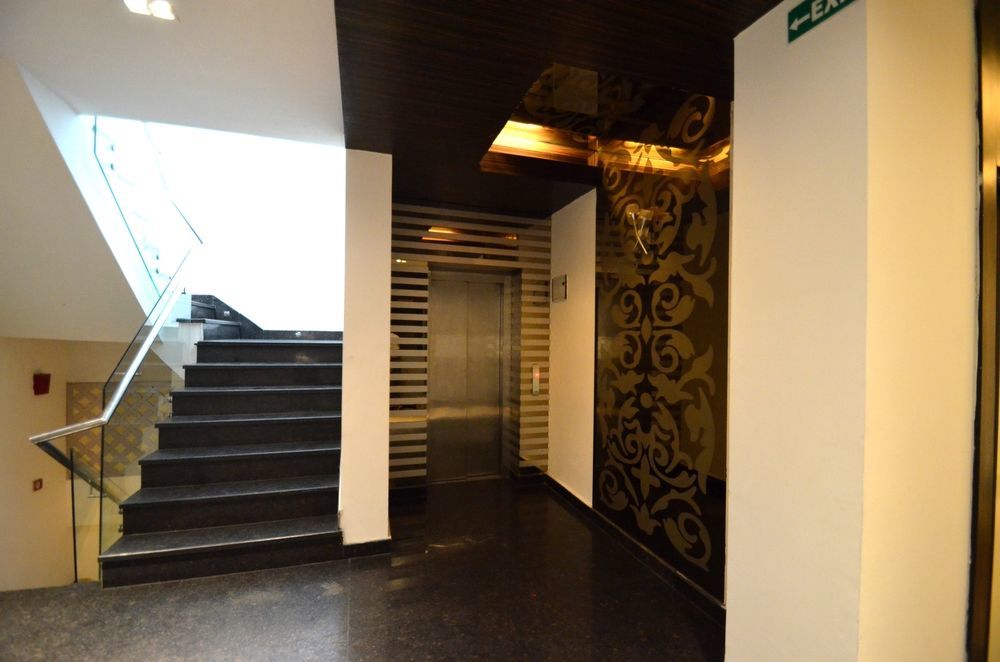 Hotel Metro View Делхи Екстериор снимка