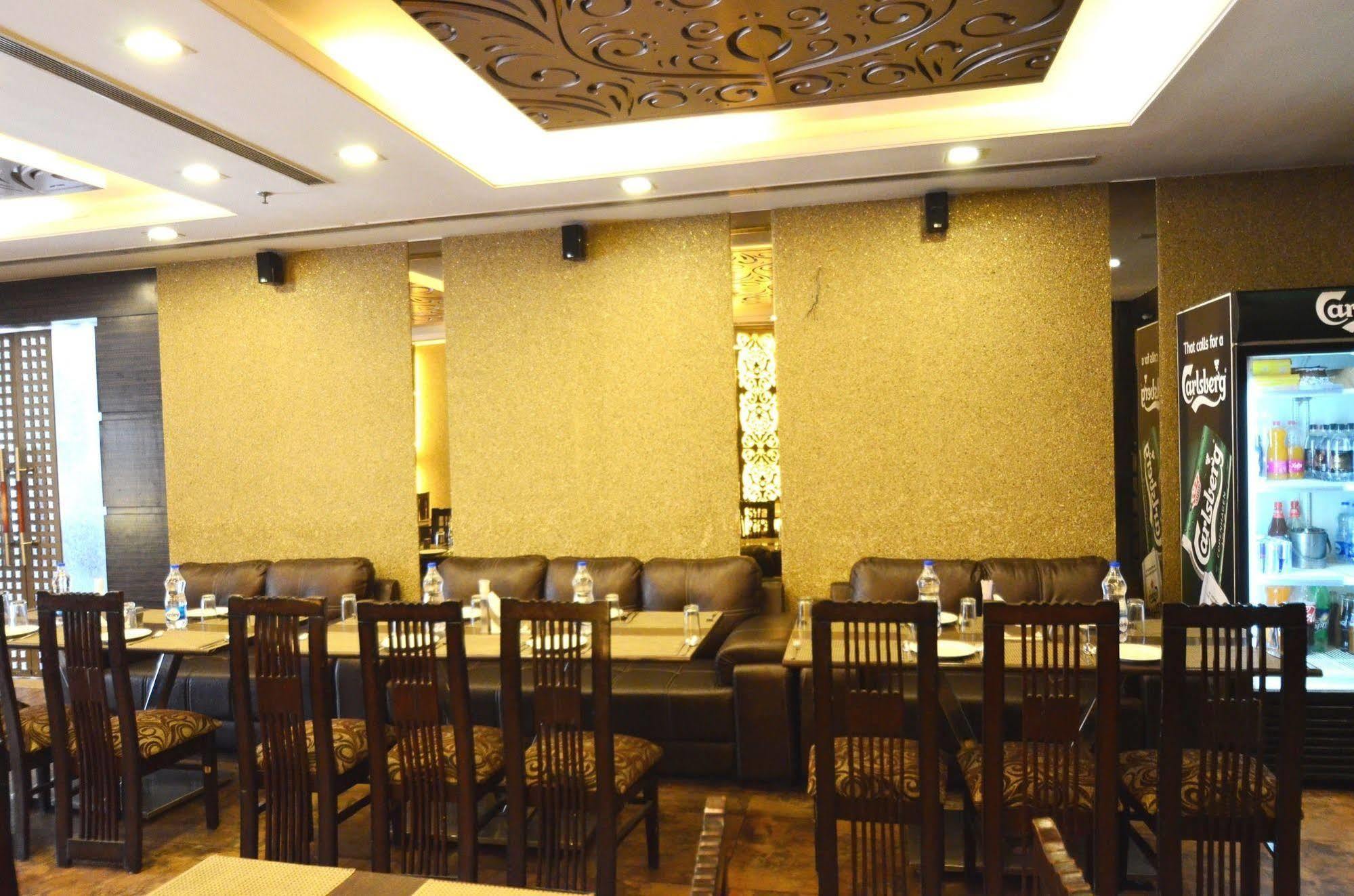 Hotel Metro View Делхи Екстериор снимка