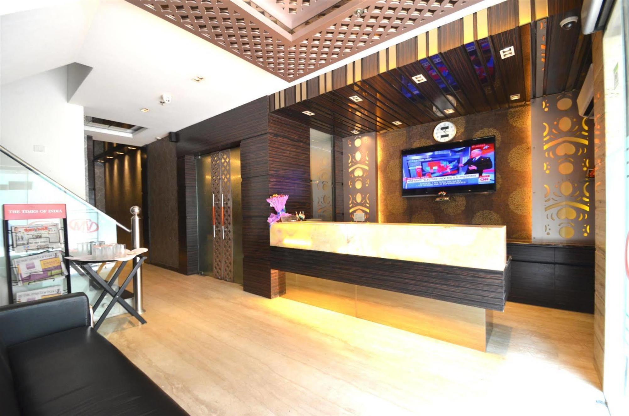 Hotel Metro View Делхи Екстериор снимка
