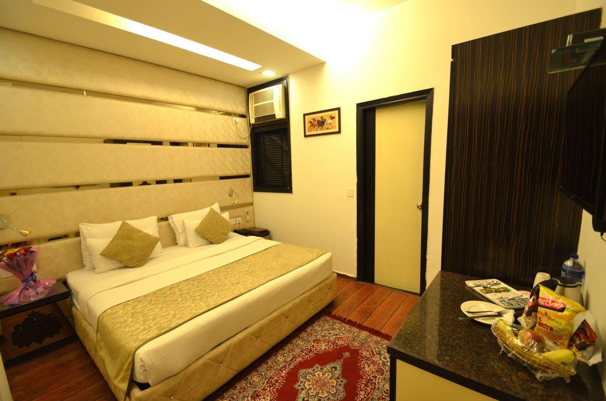 Hotel Metro View Делхи Екстериор снимка