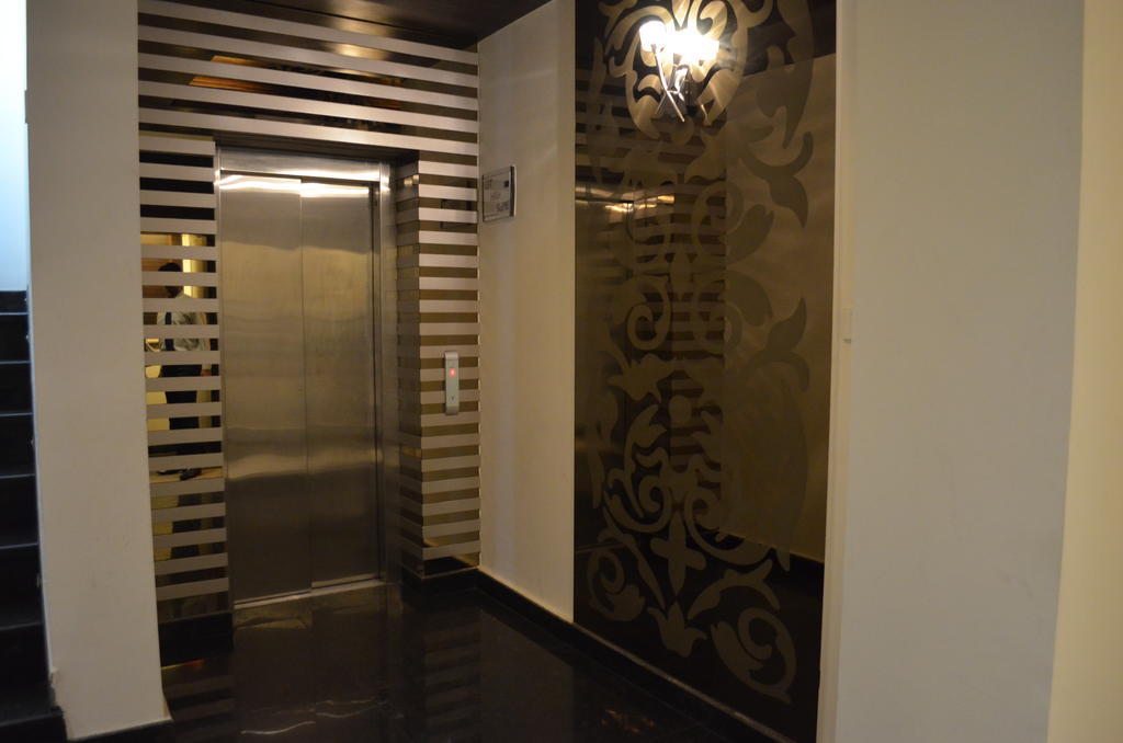 Hotel Metro View Делхи Екстериор снимка